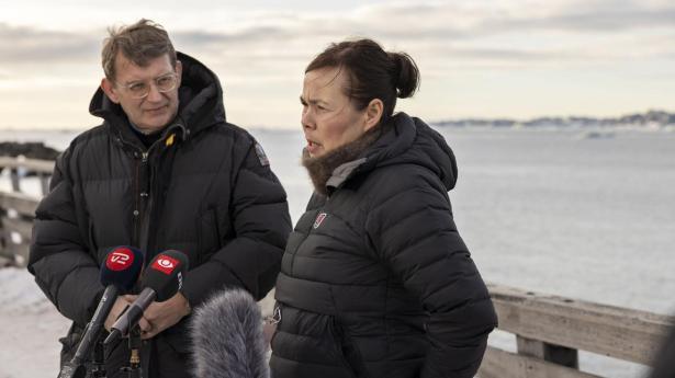 Forsvarsminister Troels Lund Poulsen og Grønlands minister for udenrigsanliggender, Vivian Motzfeldt, har flere gange holdt fælles pressemøder både i Grønland og onsdag i Nato-hovedkvarteret i Bruxelles. Her glæder de sig begge over, at Nato nu får en større rolle i Arktis med missionen Arctic Sentry.