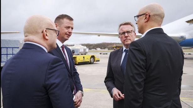 Regeringen vil gøre benzin og diesel billigere