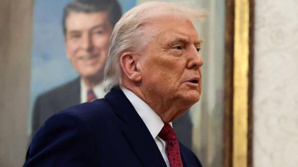 “Flere års arbejde med økonomiske prognoser har lært mig, at økonomien er imponerende tilpasningsdygtig, selv om det retfærdigvis skal siges, at vi stadig har til gode at se den fulde effekt af Trumps toldmure på længere sigt,” skriver Mathias Dollerup Sproegel  