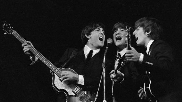 Paul McCartney udgiver 29. maj sit 27. soloalbum, “The Boys of Dungeon Lane”, hvor han vender tilbage til barndommens Liverpool og minderne om John Lennon. Albummet gæstes desuden af Ringo Starr og er McCartneys første studiealbum siden “McCartney III” fra 2020.