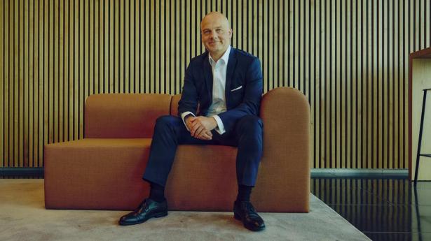 Anders Hjort er ny IR-chef hos Bavarian Nordic, og han er klar til at tage fat på opgaven med at genopbygge investortilliden i vaccineselskabet og tilpasse fortællingen.
