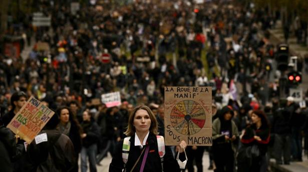 Hundredtusindvis af demonstranter på gaden i Frankrig lørdag