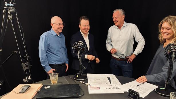 Det danske aktiemarked gemmer på købsmuligheder, mener bl.a. Johnny Madsen, investeringschef i Formue- & Investeringspleje (tv). Derudover fra venstre investorredaktør Simon Kirketerp, Ole Søeberg, investor og aktiestrateg hos kapitalforvalteren Brock Milton Capital og journalist Anine Holmelund Frandsen.