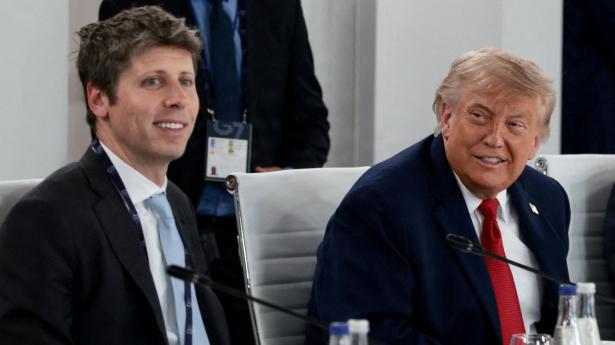 Sam Altman, stifter og adm. direktør i Open AI, og USA's præsident, Donald Trump, i kollegialt selskab ved G7-topmødet i juni.