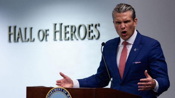 Pete Hegseth har fyret militære ledere på stribe: Nu siger central minister stop