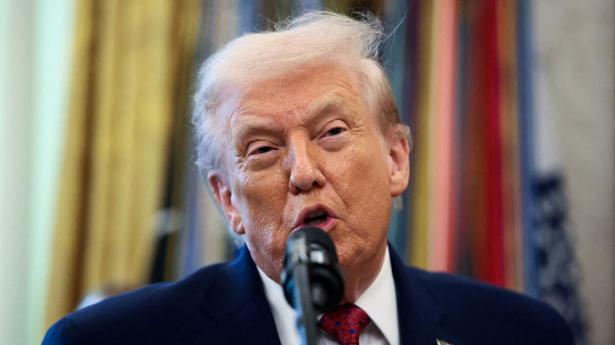 Mandag har USA's præsident, Donald Trump, i Det Ovale Værelse i Det Hvide Hus udtalt sig til journalister om søgsmål mod BBC.
