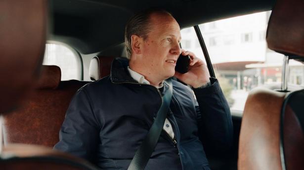 Mangler du billet til en udsolgt koncert? Bord på Noma? Et privatfly på standby? Ring til denne mand