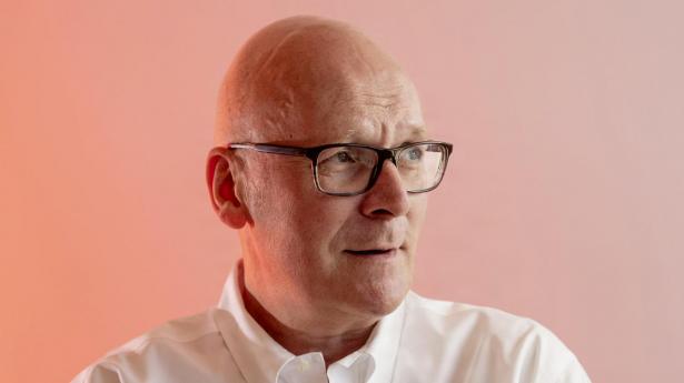 Energinets nye bestyrelse har med bestyrelsesformand Tommy Ahlers i spidsen besluttet sig for, at der er “behov for en anden profil” til opgaven med at lede Energinet. Derfor forlader nuværende adm. direktør Thomas Egebo posten. 