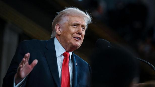 Den amerikanske præsident, Donald Trump, der her giver en tale om nationens tilstand, har gentagne gange sagt, at han ikke har gjort noget galt i Epstein-sagen. Han har også sagt, at han brød kontakten til Epstein for årtier siden.