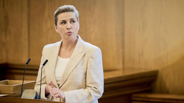 Hvis vi skal have flere kvinder frem, handler det i store træk om at fremme og udvikle de talenter, man tror kan få et mandat i Folketinget eller en plads på ledelsesgangen, skriver Nanna Simone Jensen