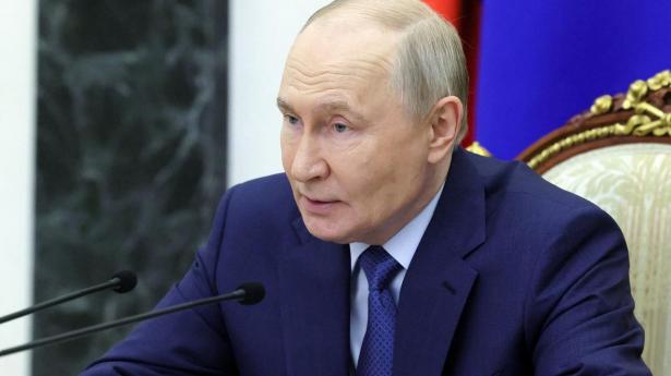 Putin skal ifølge de russiske præsidentkontorer mødes med Kinas præsident, Xi Jinping, og diskutere forholdet mellem landene.