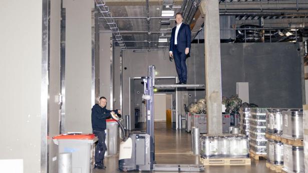 Any given day, som ceo Anders Kjørup th. siger, er der omkring 60 mennesker ude i Royal Arena med vidt forskellige funktioner, bortset fra sommermånederne, hvor festivalerne tager over. 