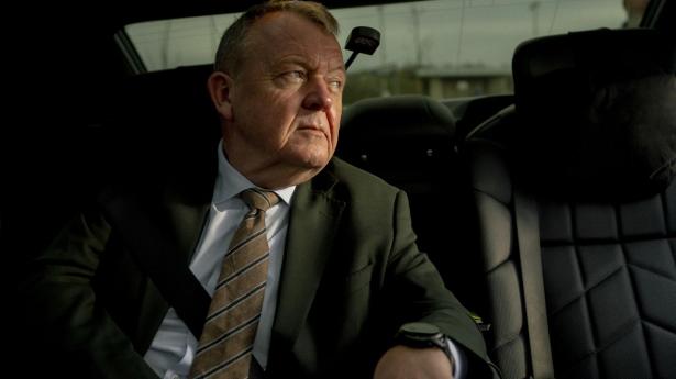 Lars Løkke Rasmussen (M) og moderaterne bliver med hans egne ord "stående, vi smiler og vi ligner nogen, der vil lave politik".