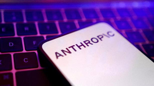 Anthropics’ stærkeste eksempel på en ny klasse af defensiv AI er stadig ikke tilgængeligt i Europa. Det bør vi se som en strategisk advarsel, hvor cyberforsvar, AI-kapacitet og industriel konkurrenceevne er ved at blive den samme samtale, skriver Jens Peder Kristensen.