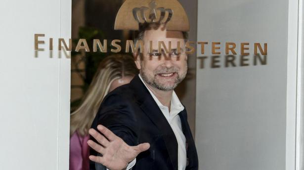 Det er bl.a. den finanslov, som finansminister Nicolai Wammen (S) har indgået med De Konservative, der sender penge ud til borgerne. Men også en tidligere aftalt skattereform.
