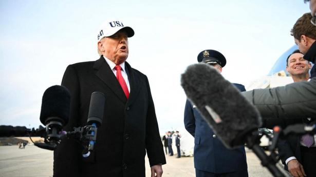 “Hjælpen er på vej,” skrev Trump tirsdag på Truth Social.
