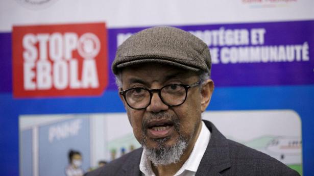 WHO-chefen, Tedros Adhanom Ghebreyesus, var torsdag i DR Congo. Indtil videre formodes et ebolaudbrud at have kostet over 200 mennesker livet.