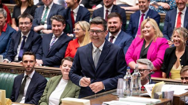 Andy Burnham ser ud til at have fundet den magiske formel – spørgsmålet er, om den kan kopieres, skriver ansvarshavende chefredaktør Nikolaj Sommer.