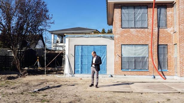 Nordsterns adm. direktør Morten Chrone omtalte tidligere i år et muligt salg af Nordstern i en intern mail. Nye regnskaber viser et milliardtab hos holdingselskabet bag byggekoncernen.