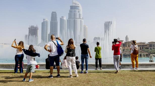 I Dubai er bling-bling ikke et problem. Her kan rige kinesere kan frit vise penge, prestige og Ferrarier frem.