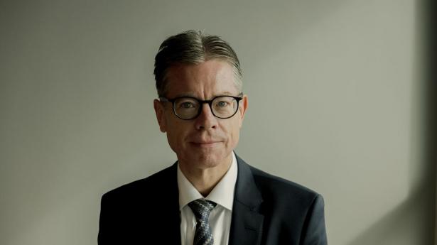 AI er ikke blot endnu et digitaliseringsprojekt. Det er en samfundsforandring, skriver Lars Baungaard.