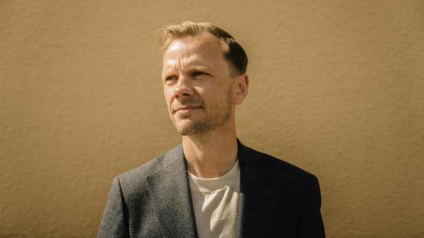 Peter Hummelgaard (S) har som en af sine første handlinger som finansminister præsenteret en fremskrivning af dansk økonomi, der giver ekstra milliarder til statskassen.