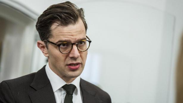 Liberal Alliances partiformand, Alex Vanopslagh, vil investere danske kroner i atomvåben.
