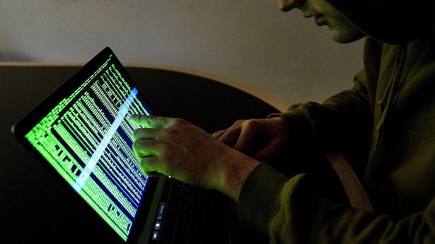 It-kriminaliteten er fortsat i vækst, og det stiller krav til bankerne, som må gentænke sikkerheden for deres kunder, skriver Sujata Dasgupta.