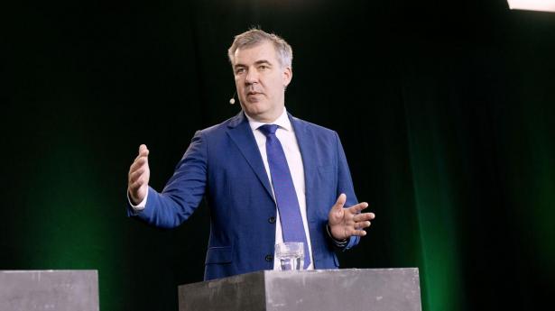 Klimaminister Lars Aagaard på scenen til Børsen Bæredygtig Summit 2025.