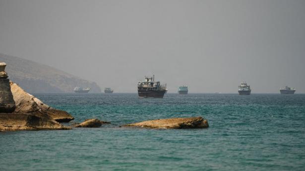 Skibstrafik i Hormuzstrædet falder efter angreb fra Iran og USA