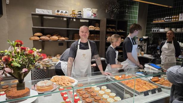 Mark Lundgaard bag disken i Kong Hans Bakery.