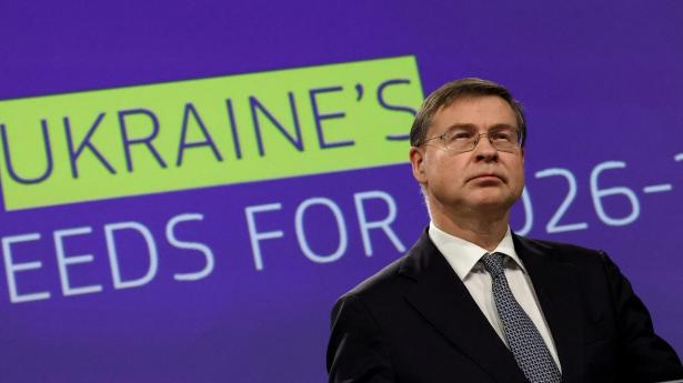 EU er klar til forbud mod maritime tjenesteydelser til Rusland uden G7-opbakning fra blandt andet USA, siger EU-kommissær for økonomi, Valdis Dombrovskis.