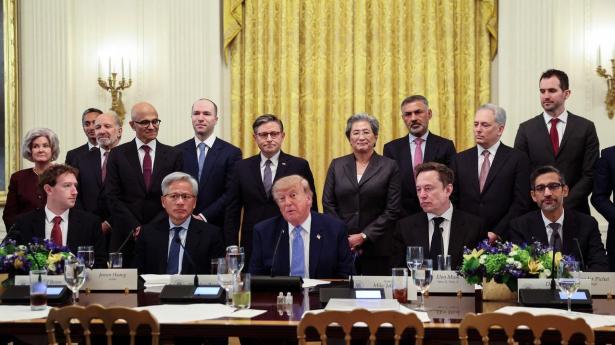 Trump vil lade AI-branchen styre sig selv i stedet for at indføre regler