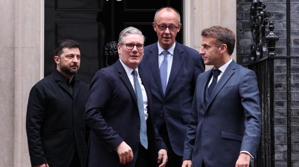 Zelenskyj mødtes mandag i London med Storbritanniens premierminister, Keir Starmer, Frankrigs præsident, Emmanuel Macron, og Tysklands forbundskansler, Friedrich Merz.