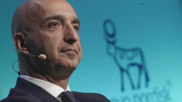 Novo-topchef, Mike Doustdar, skal få Novo Nordisk tilbage på vækstsporet efter kursfald og hårdere konkurrence i USA, hvor selskabet nu satser på mere forbrugerorienteret salg af Wegovy og Ozempic.