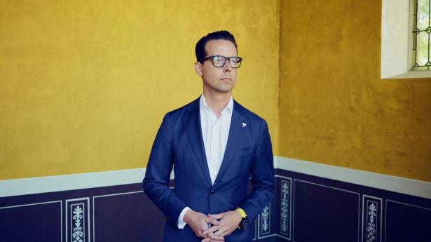 Danmark kan blive hårdt ramt af den globale uro, medmindre vi gør noget, mener Carlsberg-topchef Jacob Aarup-Andersen, som sender en kraftig opfordring til de danske politikere.