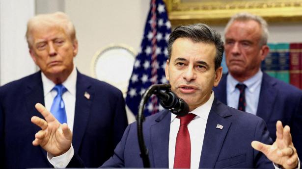 FDA-chef Marty Makary varslede fredag et opgør med ulovlige efterligninger af vægttabsmedicin. Nu melder myndigheden ud med nyt på området.