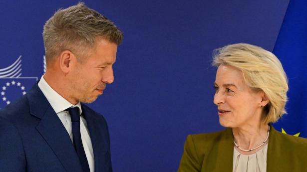 Der er lettelse i EU efter Péter Magyar som præsident for Ungarn. Han har fået en varm modtagelse i Bruxelles af kommissionsformand Ursula von der Leyen, og kan nu se frem til at få frigivet 10 mia. indfrosne euro, hvis han kan efterleve en række krav.