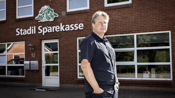 Stadil Sparekasse, der har Janus Vestergaard i spidsen, er Danmarks mindste pengeinstitut.