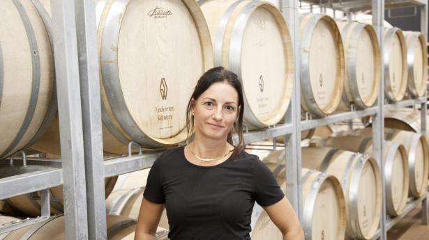 Anna Garcia Bergel er vinmager hos Andersen Winery nær Mols, og har netop fået 100 ud af 100 mulige point for sin æblevin i en international konkurrence.