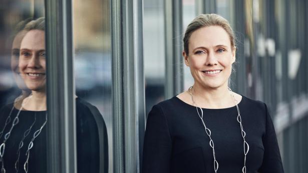 Adm. direktør i Staten og Kommunernes Indkøbsservice (SKI), Signe Lynggaard Madsen, opfordrer EU til at forenkle udbudsreglerne for at styrke samarbejdet mellem offentlige og private aktører og sikre mere effektive og fleksible indkøb.