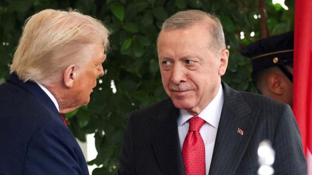 Donald Trump har lørdag inviteret Tyrkiets præsident, Recep Tayyip Erdogan, til at blive medlem af det såkaldte “Gaza Board of Peace”, som har til formål at skabe fred mellem Israel og Hamas.