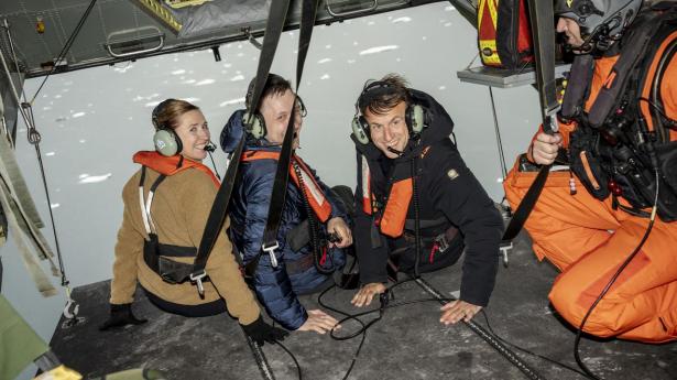 Frankrigs præsident Emmanuel Macron, den danske statsminister Mette Frederiksen og den grønlandske regeringsleder Jens-Frederik Nielsen på helikoptertur i Grønland.