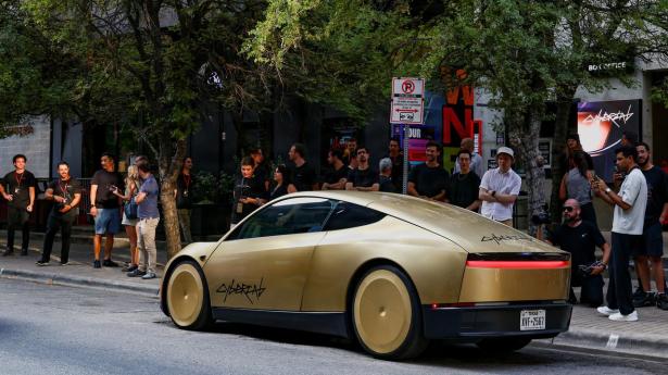 Tesla får hug for undervældende lancering af robottaxi