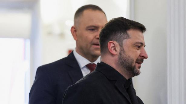 Den polske præsident Karol Nawrocki og den ukrainske præsident Volodymyr Zelenskyj er havnet i en strid, der kan få konsekvenser for Ukraines vej ind i EU.