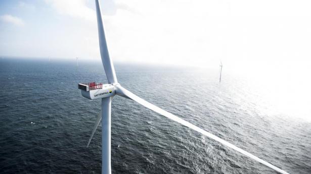 Sommerens vigtigste historie i dansk energipolitik kom 4. august, da Vattenfall vandt udbuddet af havvind i Nordsøen Midt og Hesselø. Den viser, at kapitalen bevæger sig, når de politiske rammer er forudsigelige, skriver Tim Whyte og Jens Munch Holst.