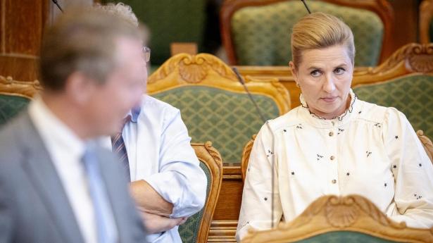 Mange har kritiseret Mette Frederiksen for håndtering af Ceuta-krisen, men man kan med mindst lige så stor ret indvende, at det netop ville være at gå Putins ærinde at overlade initiativet i en sådan situation til det populistiske højre.