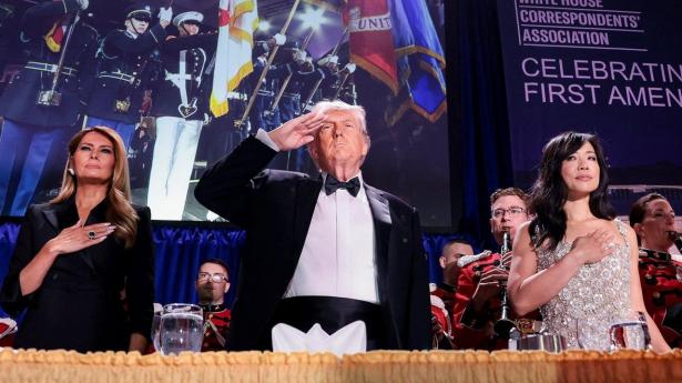 Pressemiddag tog en voldsom drejning: Sådan udfoldede skudepisoden i Washington sig