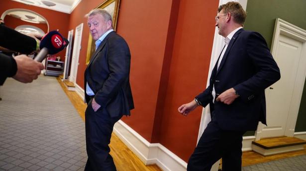 Moderaternes formand Lars Løkke Rasmussen og Venstre-formand Troels Lund Poulsen dukkede op til møde på den Konservative formand Mona Juuls kontor torsdag formiddag. 