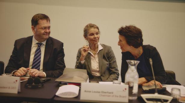 Bavarian-formand Anne Louise Eberhard (i midten) er på jagt efter selskabets nye topchef, efter Paul Chaplin (tv.) har meddelt sin afsked. 